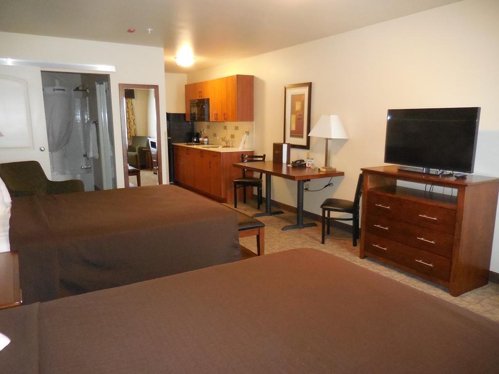 Ledgestone Hotel Elko Room photo